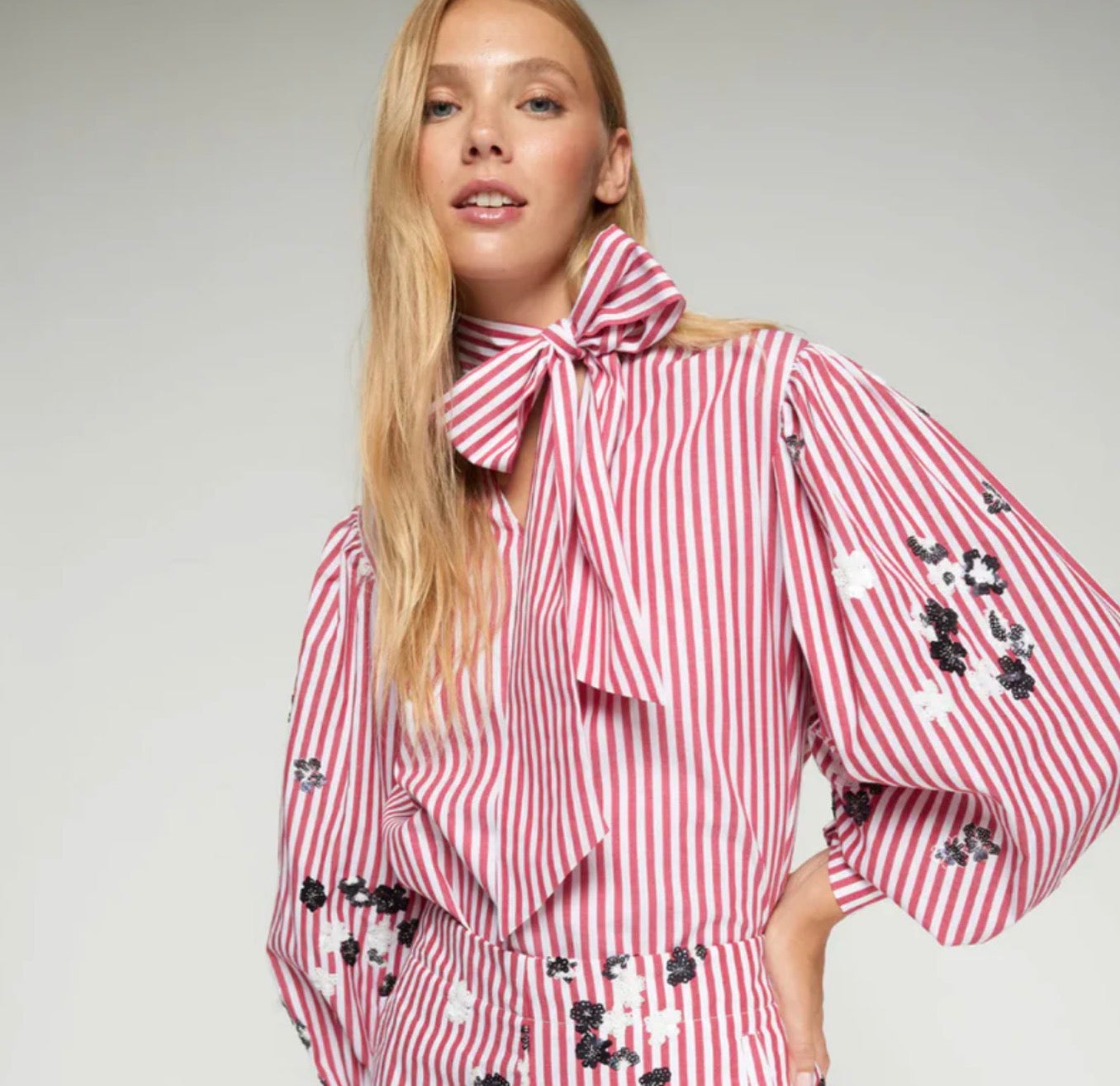 STRIPED BOW NECK TOP