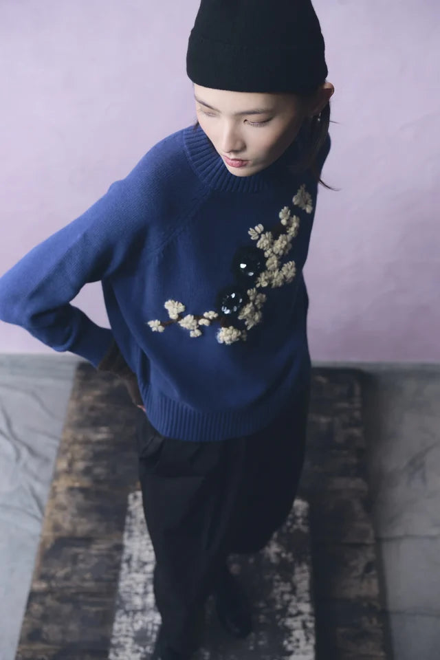 EMBROIDERED KNIT SWEATER