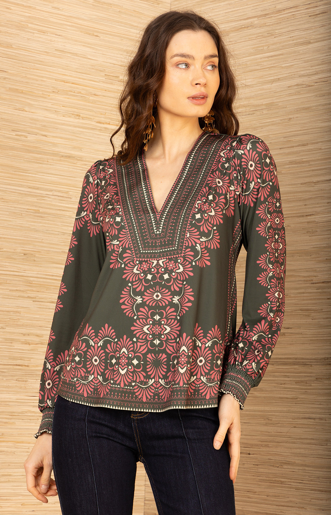 LONG SLEEVE V-NECK TOP
