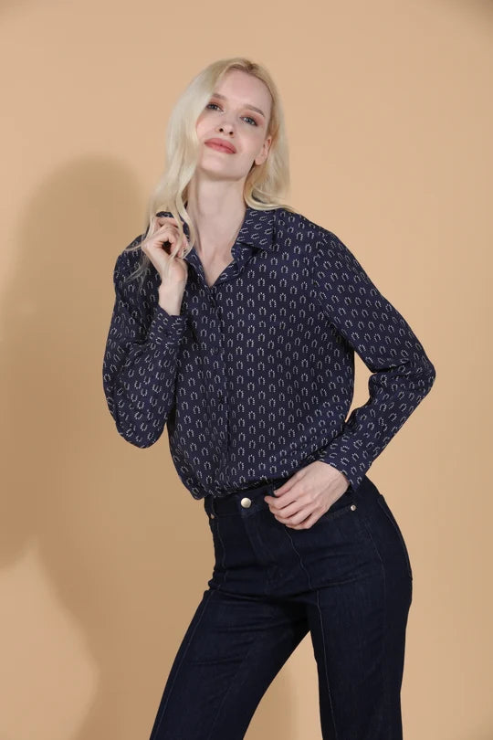 GEOMETRIC HORSESHOE BLOUSE