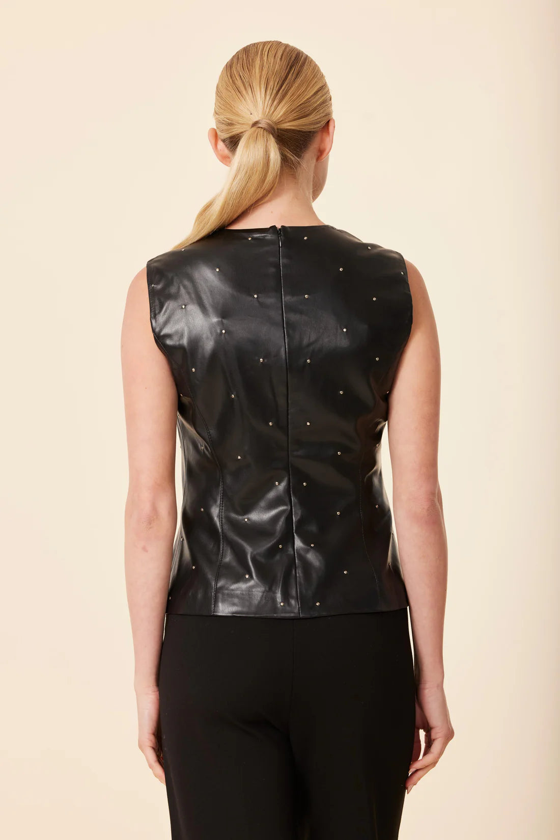 BLACK STUD VL TOP