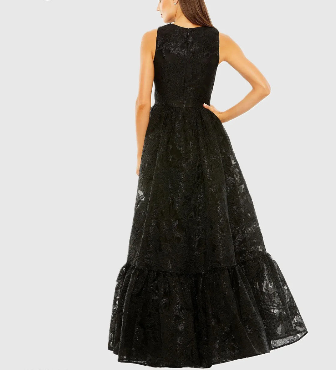 SLEEVELESSFULL HIGH LOW GOWN WITH POCKETS