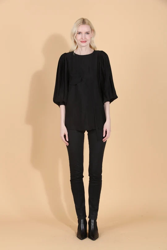 FLOWER APPLIQUE BLOUSE