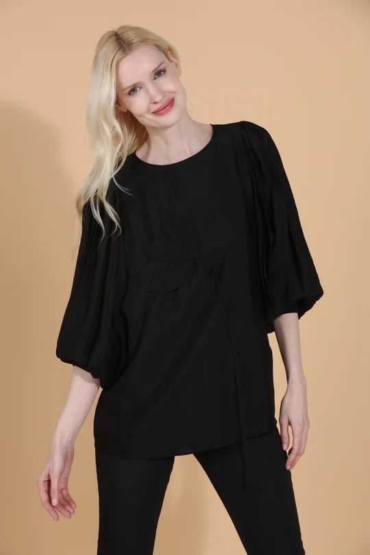 FLOWER APPLIQUE BLOUSE