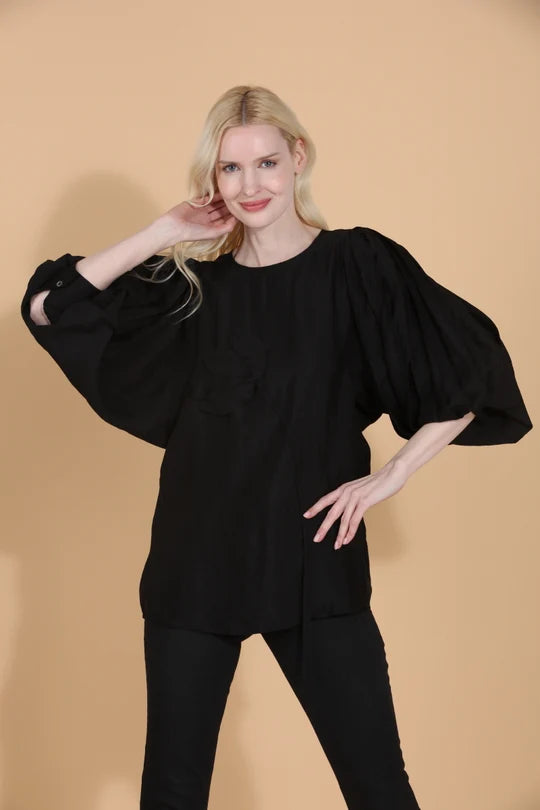 FLOWER APPLIQUE BLOUSE