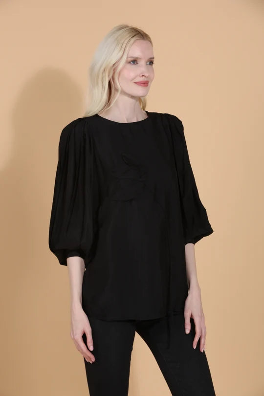 FLOWER APPLIQUE BLOUSE