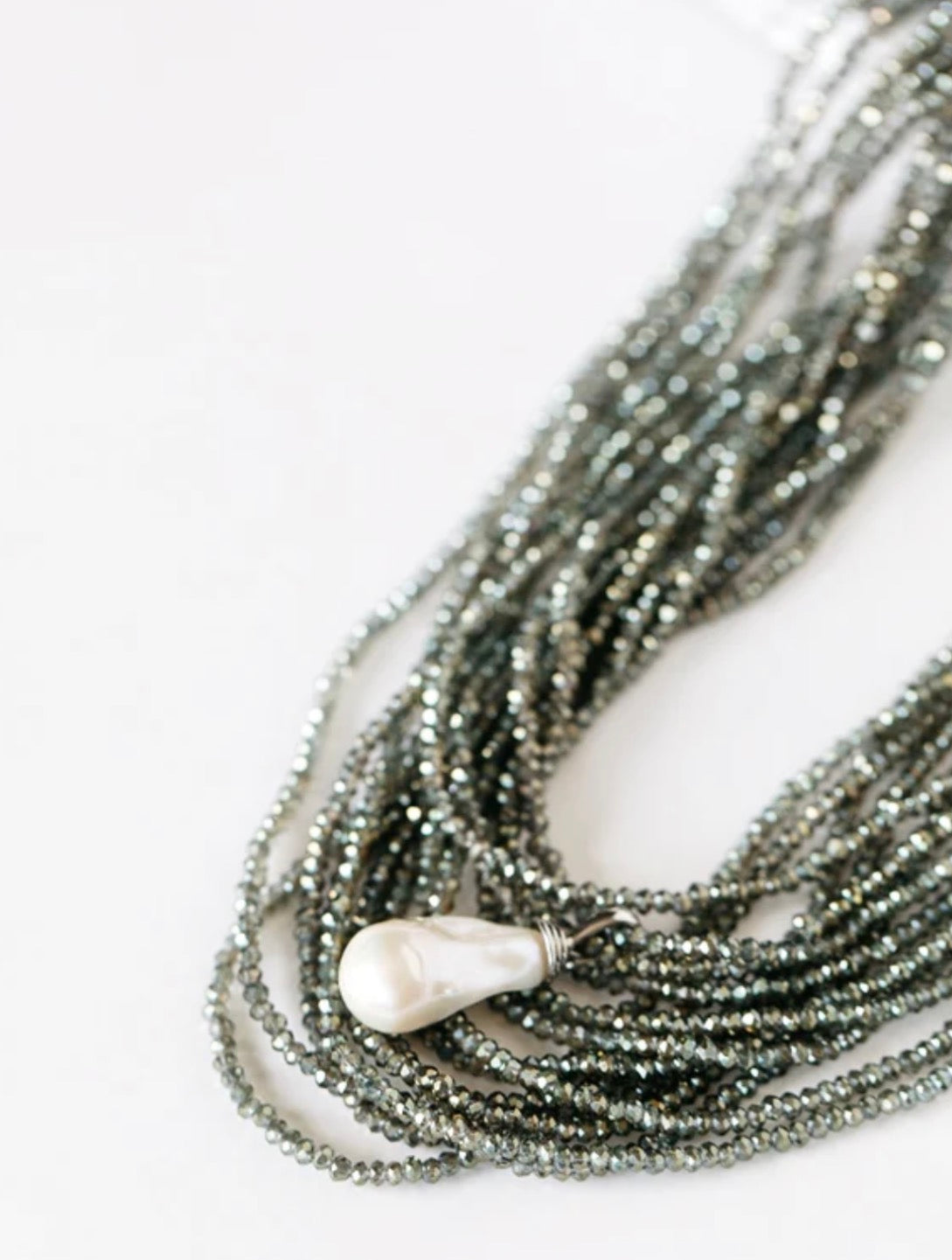 THE CRYSTAL NECKLACE PISTACHIO