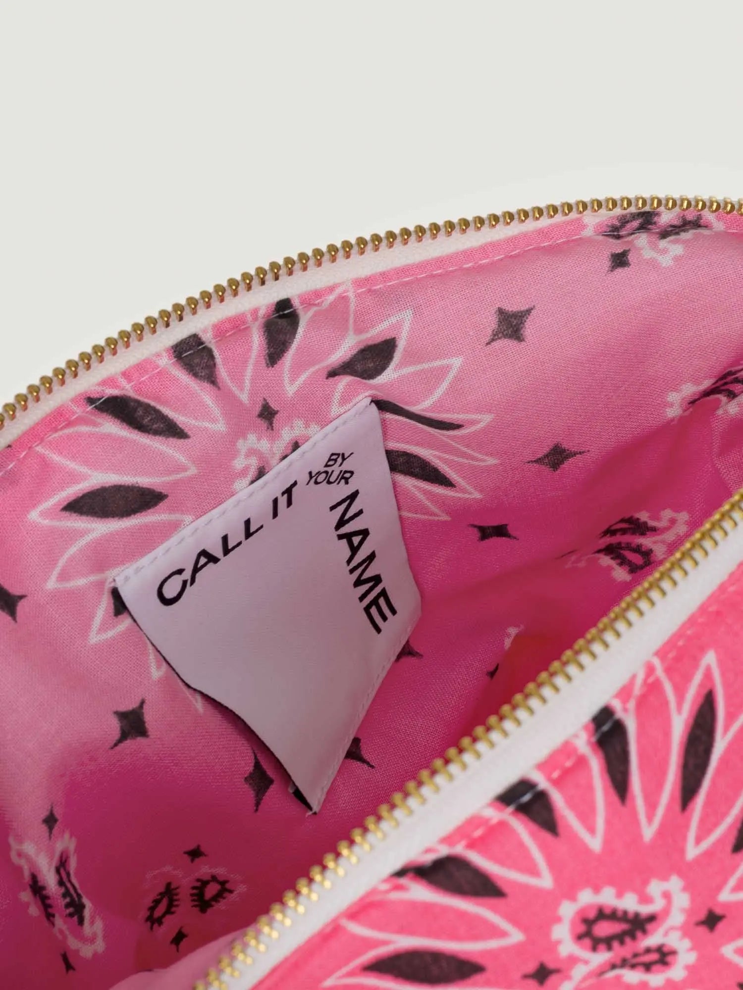 TOILETRY BAG- HEART