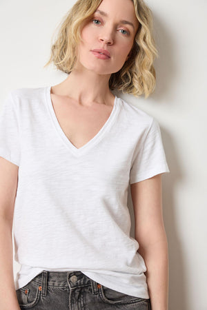 V-NECK SHORT SLEEVE BACK SEAM TEE