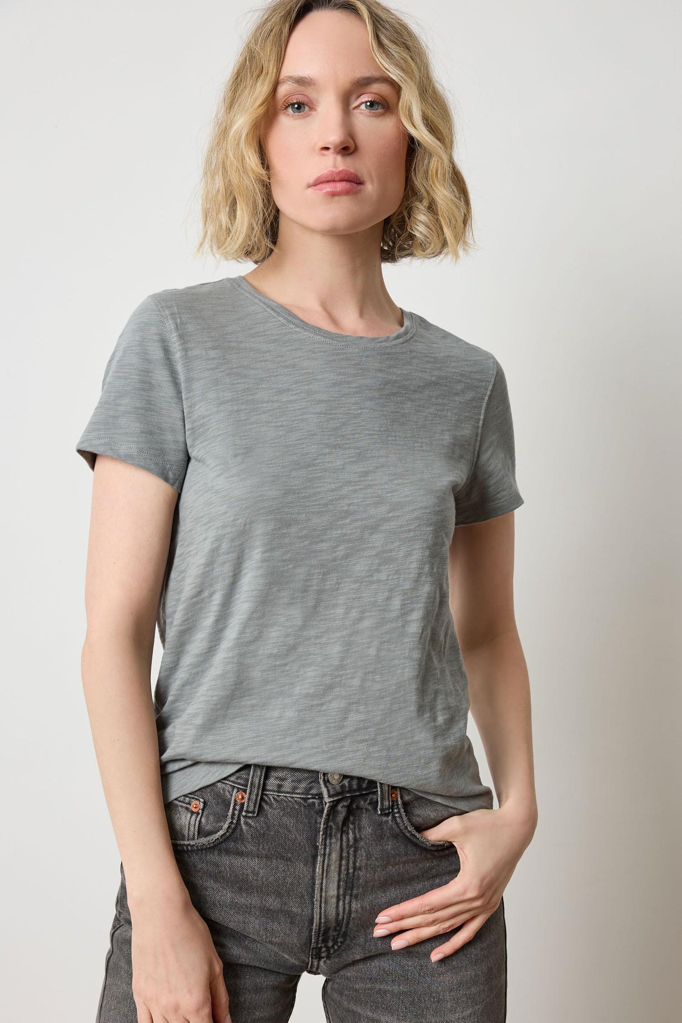 SHORT SLEEVE BACK SEAM CREWNECK