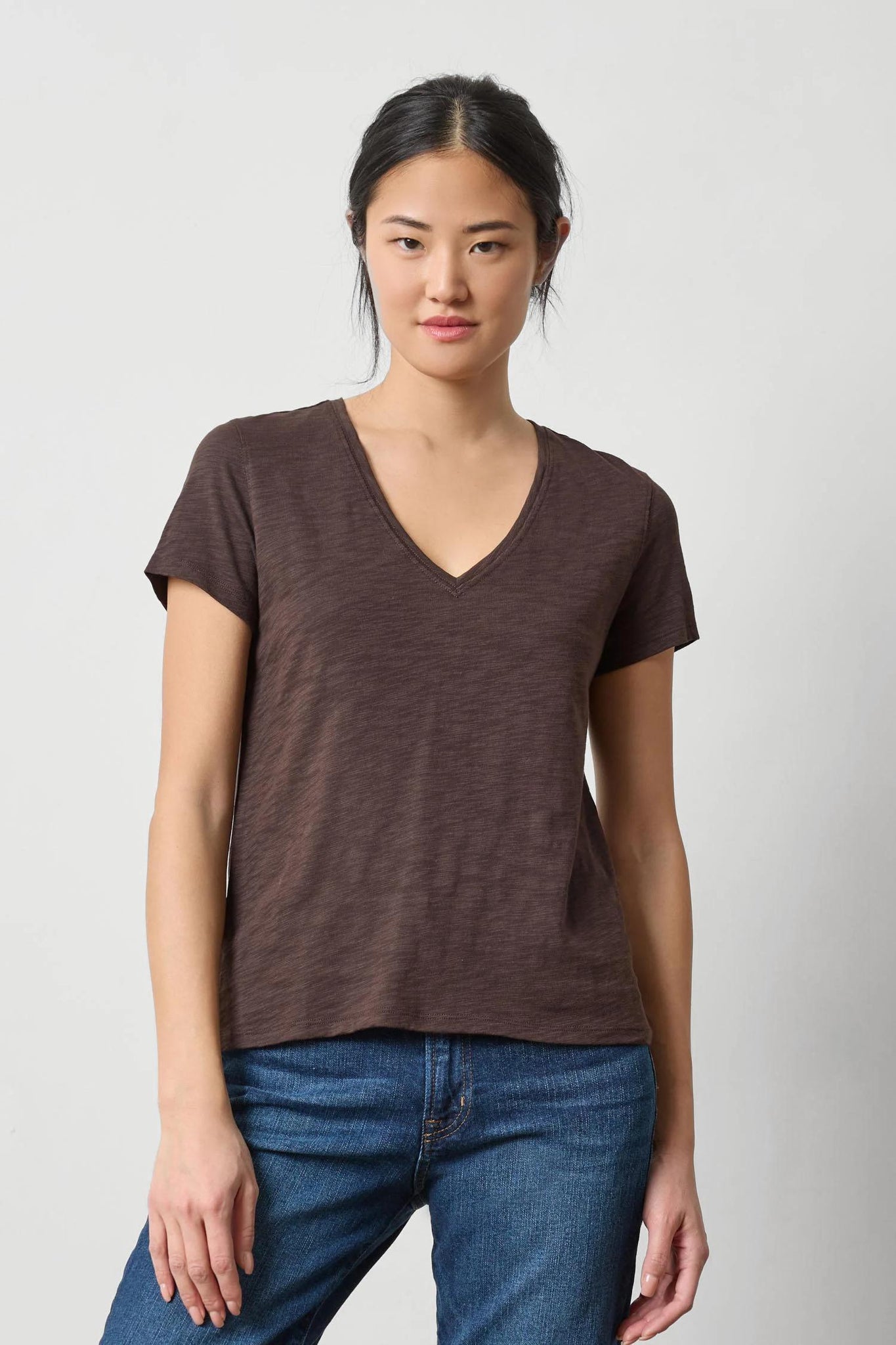 SHORT SLEEVE BACK SEAM V-NECK