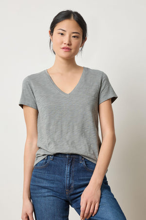 SHORT SLEEVE BACK SEAM V-NECK