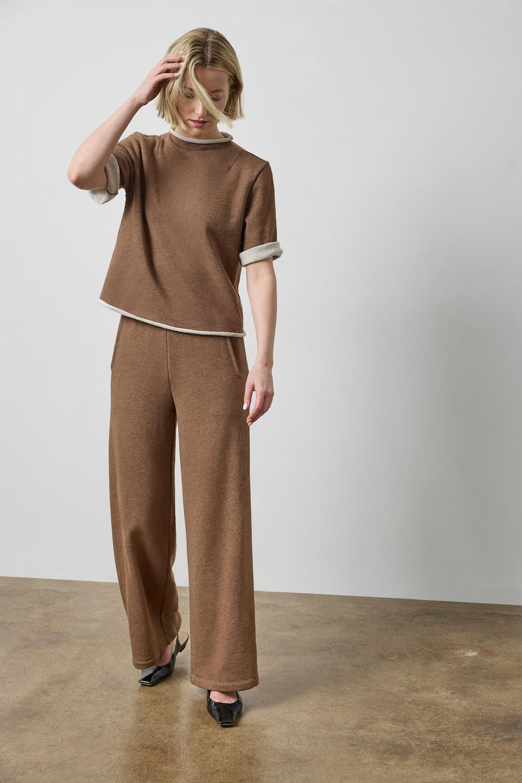 ROLL NECK SHORT SLEEVE SWEATSHIRT